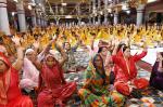 पावन पर्व 'गुरु पूर्णिमा' के उपलक्ष्य में श्री गोरखनाथ मंदिर परिसर में आयोजित सप्त दिवसीय श्रीराम कथा के शुभारम्भ अवसर पर कथाव्यास आचार्य श्री शांतनु जी महाराज ने माता सती द्वारा भगवान श्री राम की परीक्षा, भगवान शिव जी द्वारा कामदेव का दहन व रति को शिव जी द्वारा आशीष, देवताओं द्वारा शिव जी की स्तुति व शिव-विवाह की कथा सुनाई।