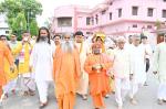 पावन पर्व 'गुरु पूर्णिमा' के उपलक्ष्य में श्री गोरखनाथ मंदिर परिसर में आयोजित सप्त दिवसीय श्रीराम कथा का आज शुभारम्भ हुआ। इस अवसर पर कथाव्यास आचार्य श्री शांतनु जी महाराज व गोरक्षपीठ के प्रधान पुजारी योगी कमलनाथ जी के नेतृत्व में श्री नाथ जी का विधिवत पूजन करने के उपरांत शोभायात्रा निकाली गई।