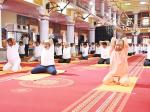 'अंतरराष्ट्रीय योग दिवस' के उपलक्ष्य में आज श्री गोरखनाथ मंदिर परिसर, गोरखपुर में 11वें 'अंतरराष्ट्रीय योग दिवस' के अवसर पर आयोजित कार्यक्रम में...