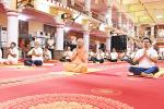 'अंतरराष्ट्रीय योग दिवस' के उपलक्ष्य में आज श्री गोरखनाथ मंदिर परिसर, गोरखपुर में 11वें 'अंतरराष्ट्रीय योग दिवस' के अवसर पर आयोजित कार्यक्रम में...