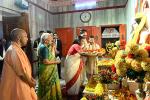 मा. राष्ट्रपति श्रीमती द्रौपदी मुर्मु जी, उत्तर प्रदेश की मा. राज्यपाल श्रीमती आनंदीबेन पटेल जी एवं मा. केंद्रीय राज्य मंत्री श्रीमती अनुप्रिया पटेल जी ने आज श्री गोरखनाथ मंदिर में शिवावतारी महायोगी गुरु श्री गोरखनाथ जी के दर्शन-पूजन किए।